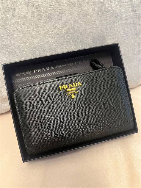 prada portafoglio lampo wallet|prada wallet.